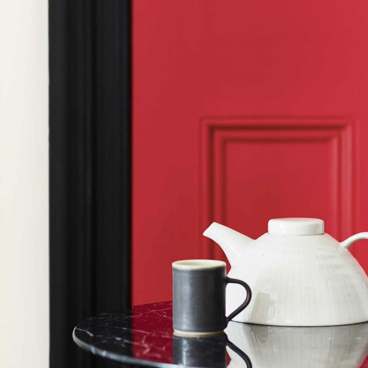 Interior paint Little Greene color красный Cape Red (279).